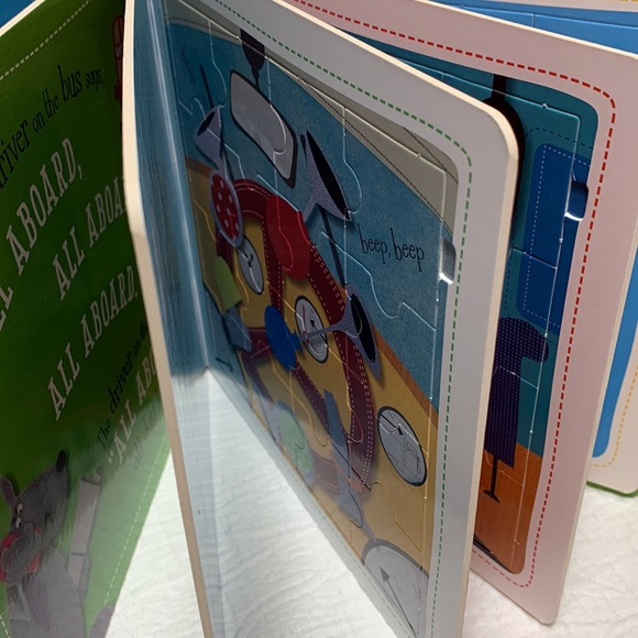 Jigsaw Puzzles in a Board Book “Wheels on the Bus” - Picture 3 of 12